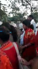 इस पेड़ के छूने मात्र से दूर हो रहा दर्द, १५ दिन में आ चुके हैं ढाई लाख लोग