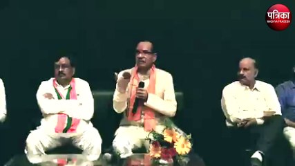 दो भांगो में बांट चुकी है कांग्रेस