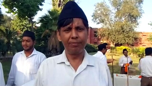 विजयदशमी के पर्व पर आर एस एस के स्वयं सेवकों