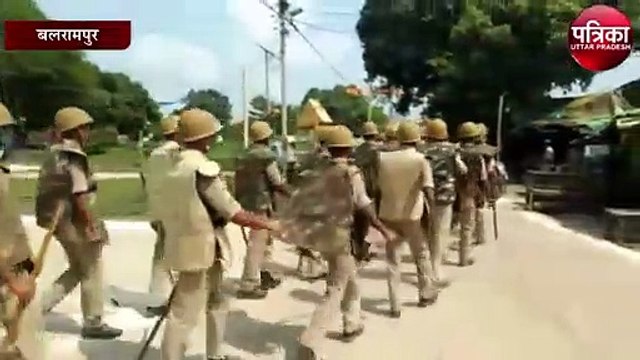 दुर्गा प्रतिमा विसर्जन के दौरान हुआ पथराव , एक सब इंस्पेक्टर समेत तीन पुलिसकर्मी सस्पेंड