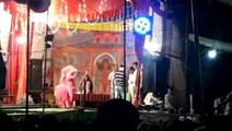 VIDEO: रामलीला के मंच पर बार बालाओं पर लुटाये जा रहे नोट