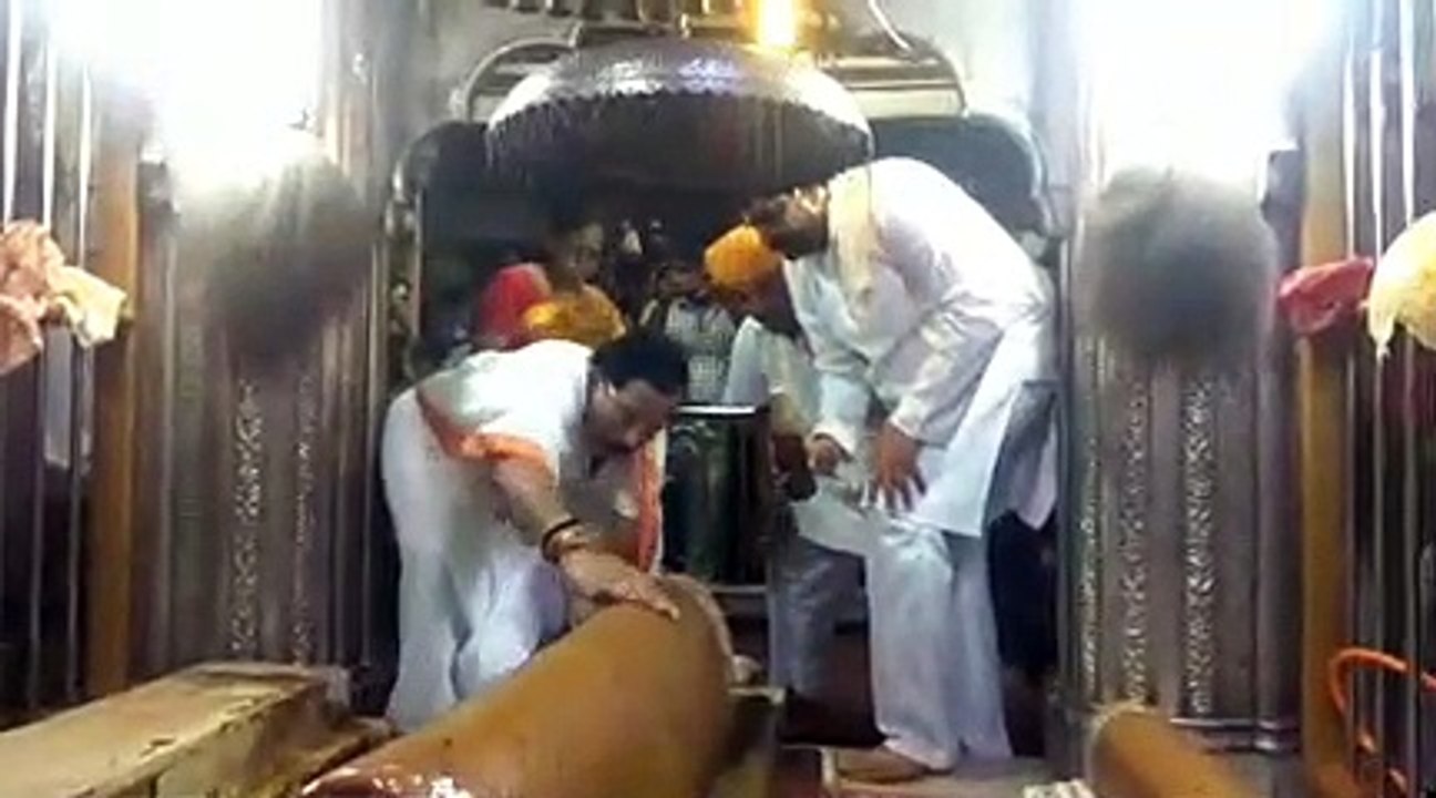 केन्द्रीय रक्षा राज्यमंत्री ने  बाबा रामदेव की समाधि के दर्शन किए