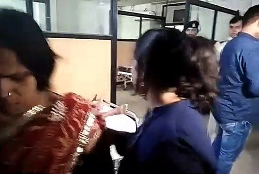 ट्रेवल्स संचालक ने पुलिस कंट्रोल रूम में खुद को लगाई आग, पति की हालत देख पुलिस पर गुस्साई पत्नी