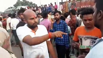 घटना स्थल पर उसकी दर्दनाक मौत हो गई। जबकि दो अन्य गंभीर रूप से घायल हो गए