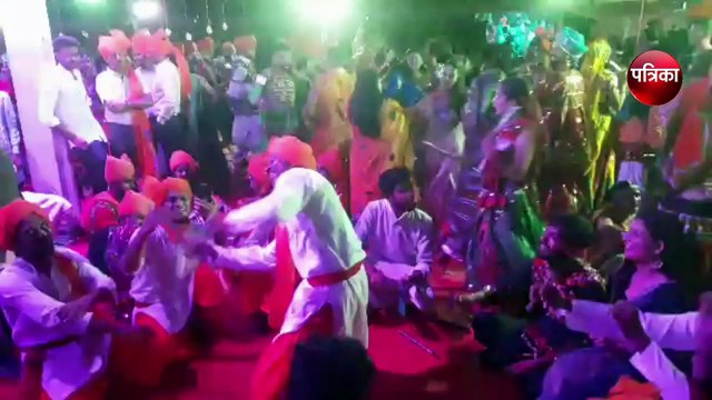 Dandiya: डांडिया में युवाओं ने दी डांस की शानदार प्रस्तुति, देखिए वीडियो