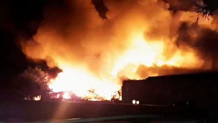 अशोका फोम की फैक्ट्री में लगी भीषड़ आग, वायुसेना की गाड़ियां बुलानी पड़ी