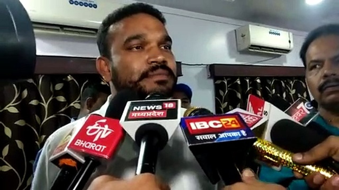 Pistol on the complainant to avoid Lokayukta