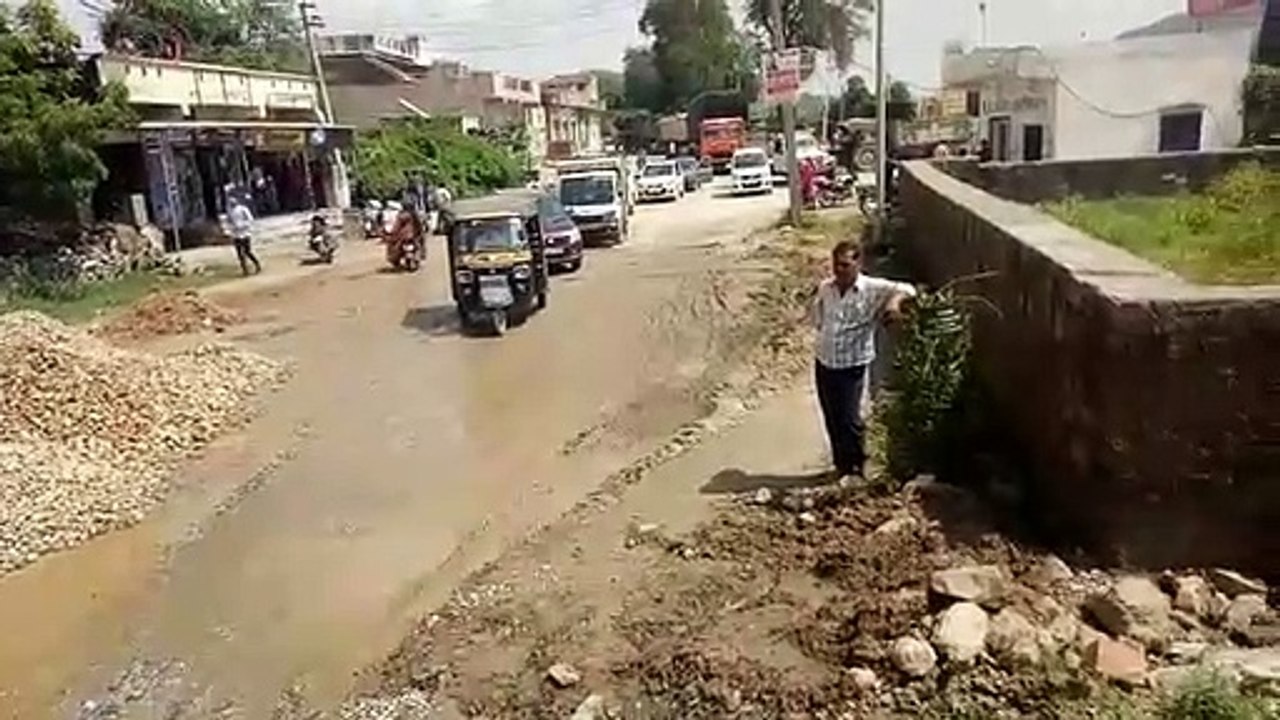 दशरथ मांझी की तरह दिखाई हिम्मत और चकाचक कर दी सडक़