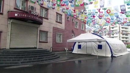 Evlat nöbetine sokağa çıkma yasağı nedeni ile ara verdi