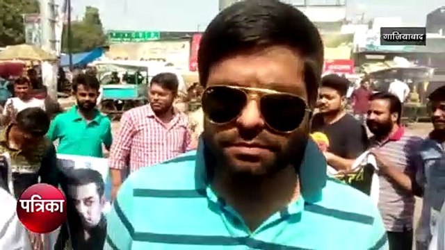 सलमान खान के खिलाफ सड़कों पर उतरे लोग, Bigg Boss-13 बंद करने की मांग, देखें Video