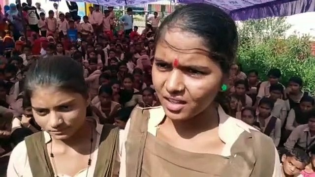 बच्चों के चहेते प्रिंसीपल का तबादला हुआ तो इस तरह फूट-फूटकर रोने लगे बच्चे, दो दिन से स्कूल के बा