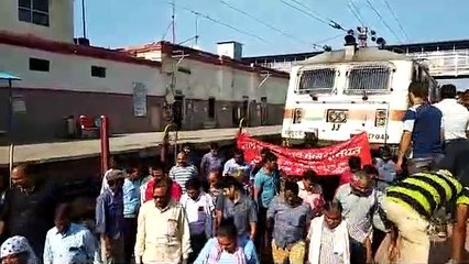 तेजस के विरोध में इसलिए उतर आए एनसीआरएमयू के पदाधिकारी, अब आंदोलन तेज करने की हो रही तैयारी