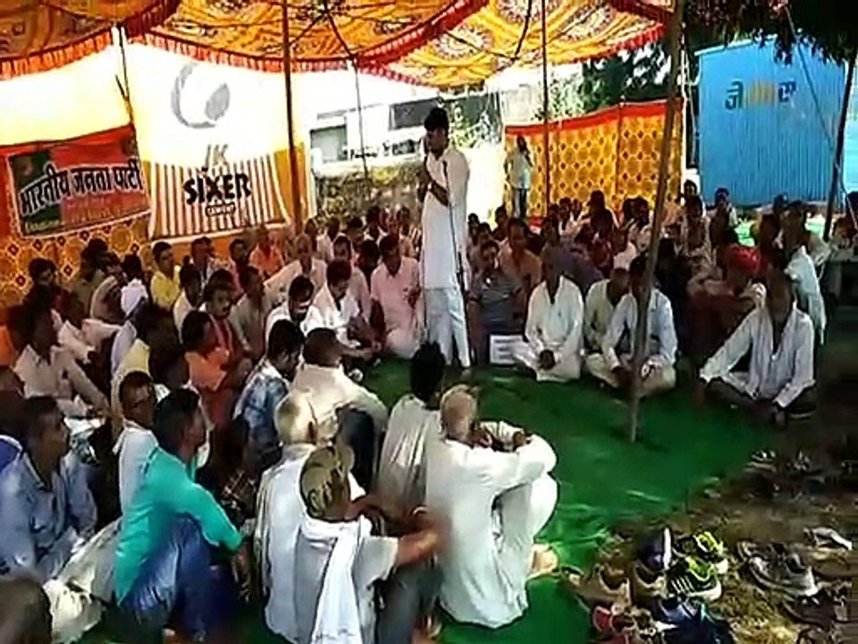 भाजपाईयों ने धरना देकर सौंपा ज्ञापन