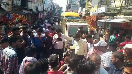 Télécharger la video: नगर पालिका के खिलाफ चौक बाजार पर लगाया जाम