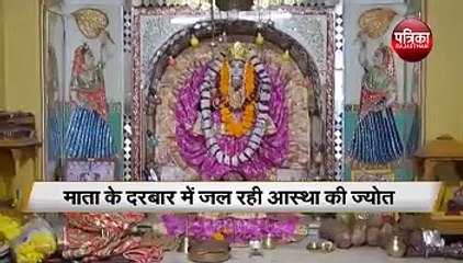 कनक दंडवत कर पहुंच रहे श्रद्धालु