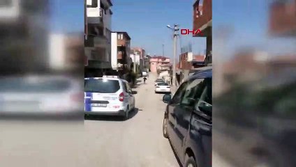 Sokağa çıkma yasağını ihlal ettiler, doğal gaz aracını polis sanarak kaçmaya başladılar