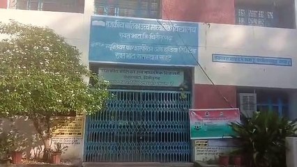 खतरे के साए में पढ़ रहे मासूम
