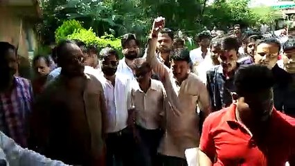 भाजपा के प्रदर्शन में चली सरकारी स्कूल के बच्चों की साइकिल