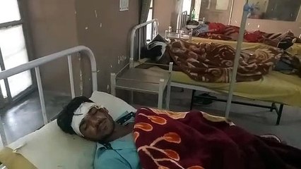 मेले में झण्डे व डीजे को लेकर दो गुट भिड़े