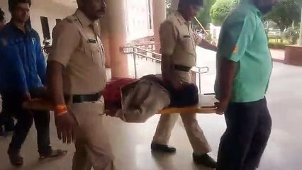 बीमार पत्नी को देखने जाने पर एमवाय अस्पताल के गार्ड ने की थी मारपीट