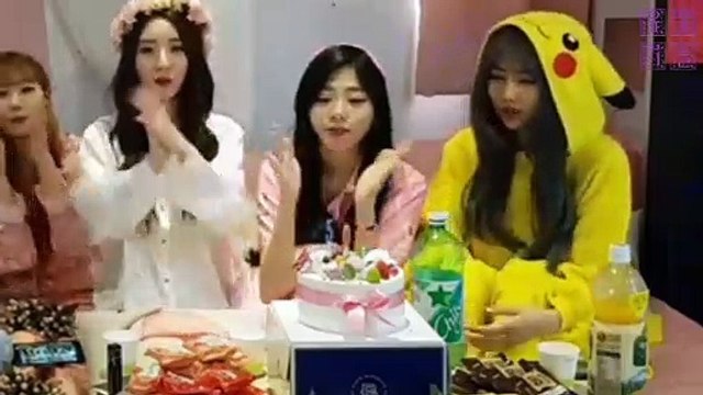 180527 VLIVE JIU and Yoohyeon cute moment