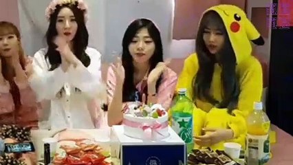 180527 VLIVE JIU and Yoohyeon cute moment