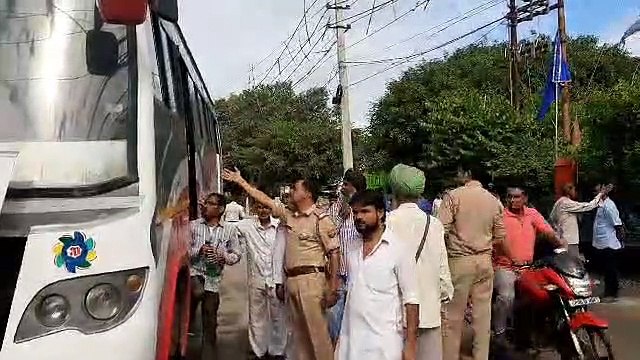 न्याय यात्रा में शामिल होने जा रहे कांग्रेस कार्यकर्ताओं को पुलिस ने रास्ते में रोका