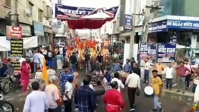 धूमधाम से निकली अग्रसेन महाराज की शोभायात्रा, बैंड की धुन पर नाचते-गाते चल रहे थे बालक-बालिकाएं