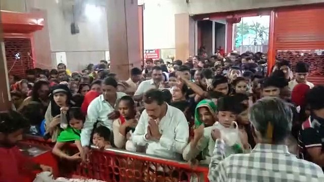 यहां लगता है मां कैला देवी का दरबार