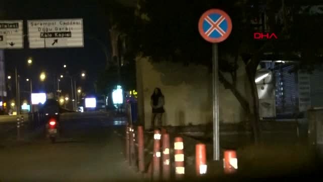 ANTALYA Yasağa rağmen caddede fuhuş pazarlığı
