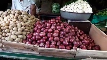 प्याज के दाम निकाल रहे आंसू