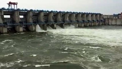 Скачать видео: मौसम तंत्र सुस्त होते ही बंद होने के कगार पहुंचे बीसलपुर डेम के गेट