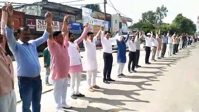 Gandhi Jayanti: ढाई हजार लोगों ने बनाई मानव श्रंखला, लिया गया बड़ा संकल्प- देखें वीडियो