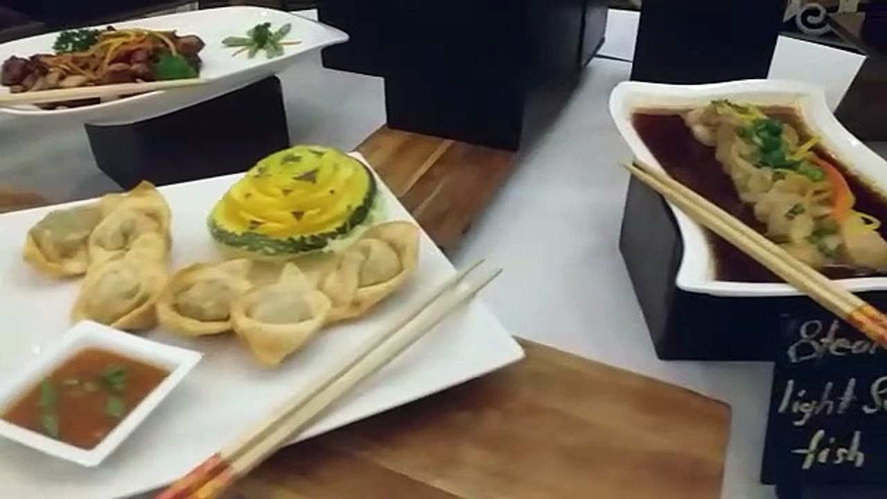 अब लीजिए चाइना के फेमस फूड का टेस्ट