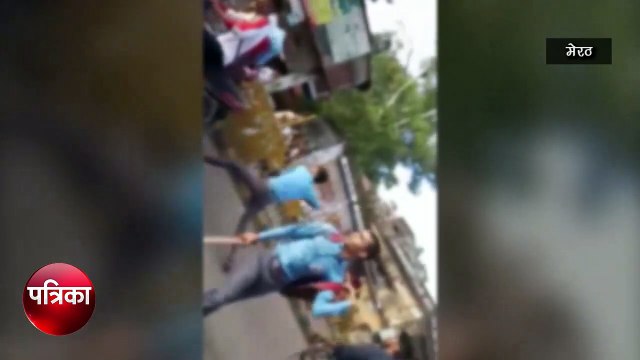 स्कूल के छात्रों के बीच अचानक होने लगी मारपीट, इधर-उधर दौड़ऩे लगे लोग, देखें वीडियो