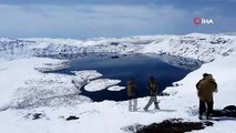 Nemrut Dağı ve Krater Göllerinin muhteşem kar manzarası hayran bırakıyor