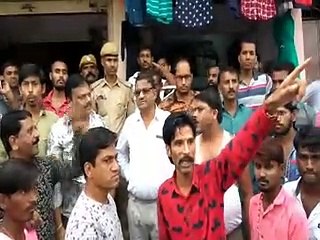 Did not give the time to empty the goods, 6 shops were broken