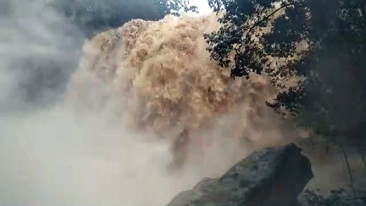 झमाझम बारिश के बाद मैनपाट के टाइगर प्वाइंट झरने का ये नजारा देख आप भी हो जाएंगे रोमांचित
