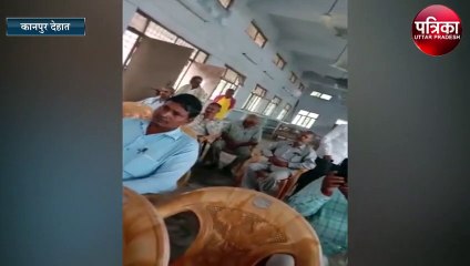 लेखपाल और वकीलों के धरने से मचा रहा हंगामा