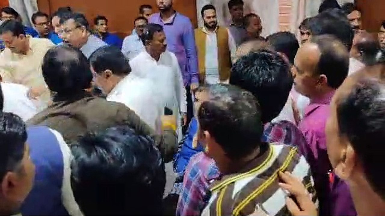 गृहमंत्री के सामने बिफरे कांग्रेसी, बोले- हमारी तो कोई पूछपरख नहीं, अफसर भगा देते हैं...