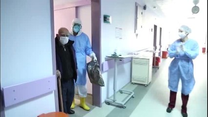 Koronavirüs tedavisi tamamlanan 84 yaşındaki hasta taburcu edildi