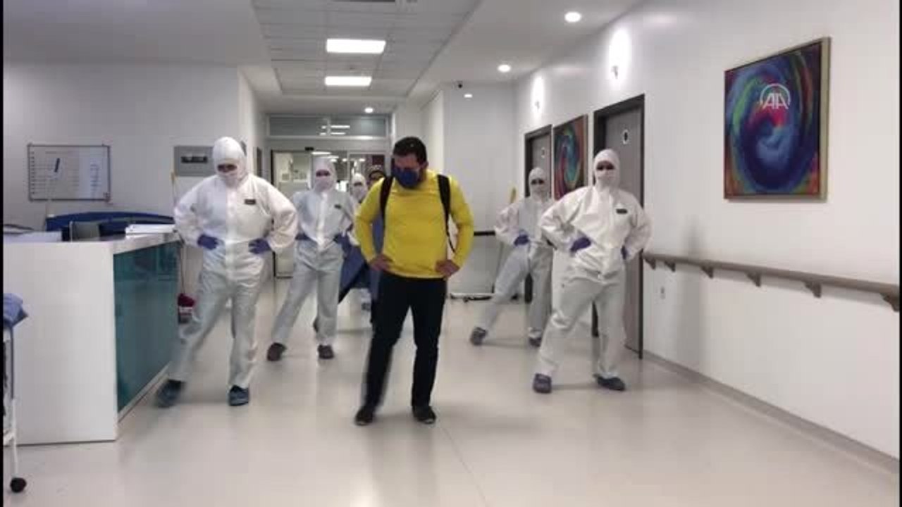 Sağlığına kavuşan koronavirüs hastası "Penguen dansı"yla taburcu edildi - KIRKLARELİ