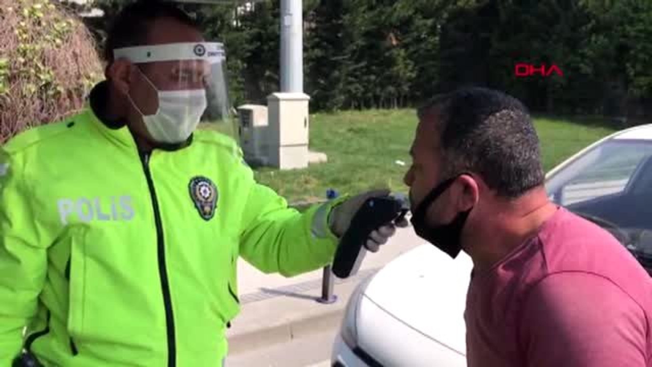 SÜRÜCÜ İLE POLİS ARASINDA DAKİKALAR SÜREN ALKOLMETRE TARTIŞMASI