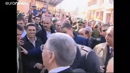 شاهد: زين الدين زيدان يتبرّع لموطنه الأصلي الجزائر بمساعدات ومعدات طبية