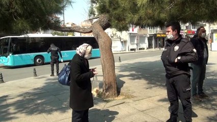 Fatih'te yasaktan habersiz güvercinleri beslemek için sokağa çıktı