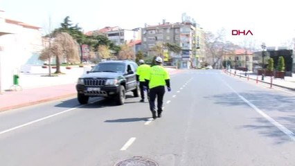 Tekirdağ'da Roman mahallesinde erzak yardımı dağıtıldı