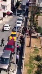 İstanbul Küçükçekmece'de polisle çatışan bir grup şahıs böyle paketlendi