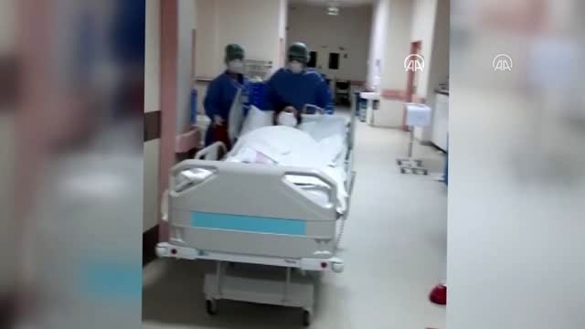 Yoğun bakımda koronavirüs nedeniyle yatan hasta servise alındı