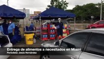 Entrega de alimentos a necesitados en Miami