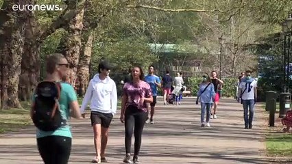 Covid-19: 917 vittime in 24 ore in Gran Bretagna, la conta dei morti sfiora 10mila